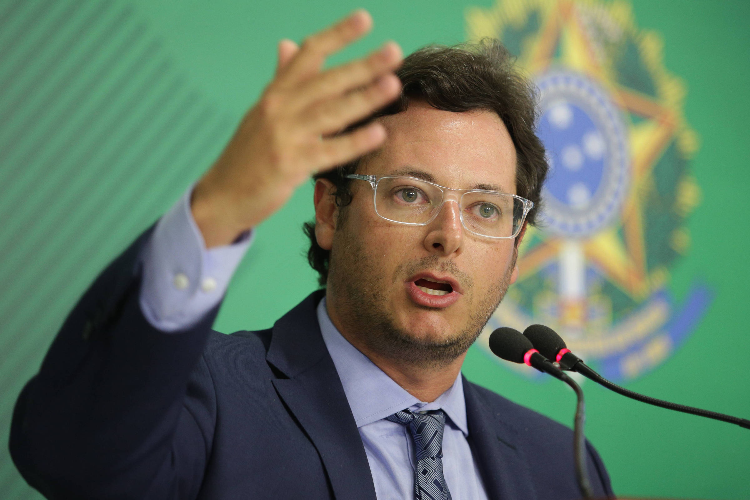 Bolsonaro vê situação difícil e faz reuniões para discutir futuro de chefe da Secom